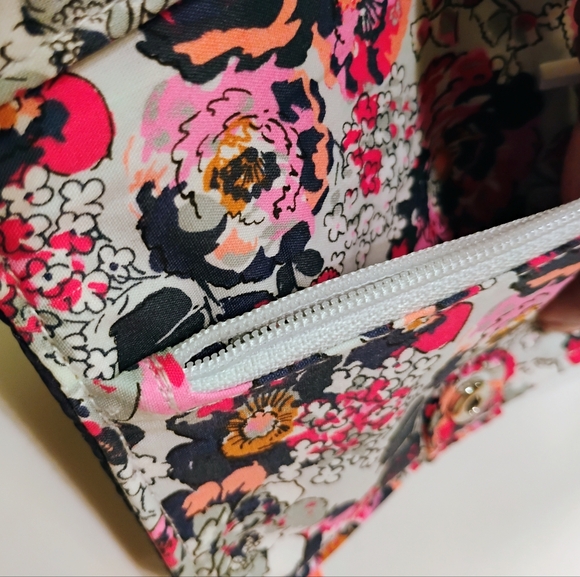 VERA BRADLEY BLUE SNAP WALLET with FLORAL INTERIOR * tiny flaw - Picture 9 of 10